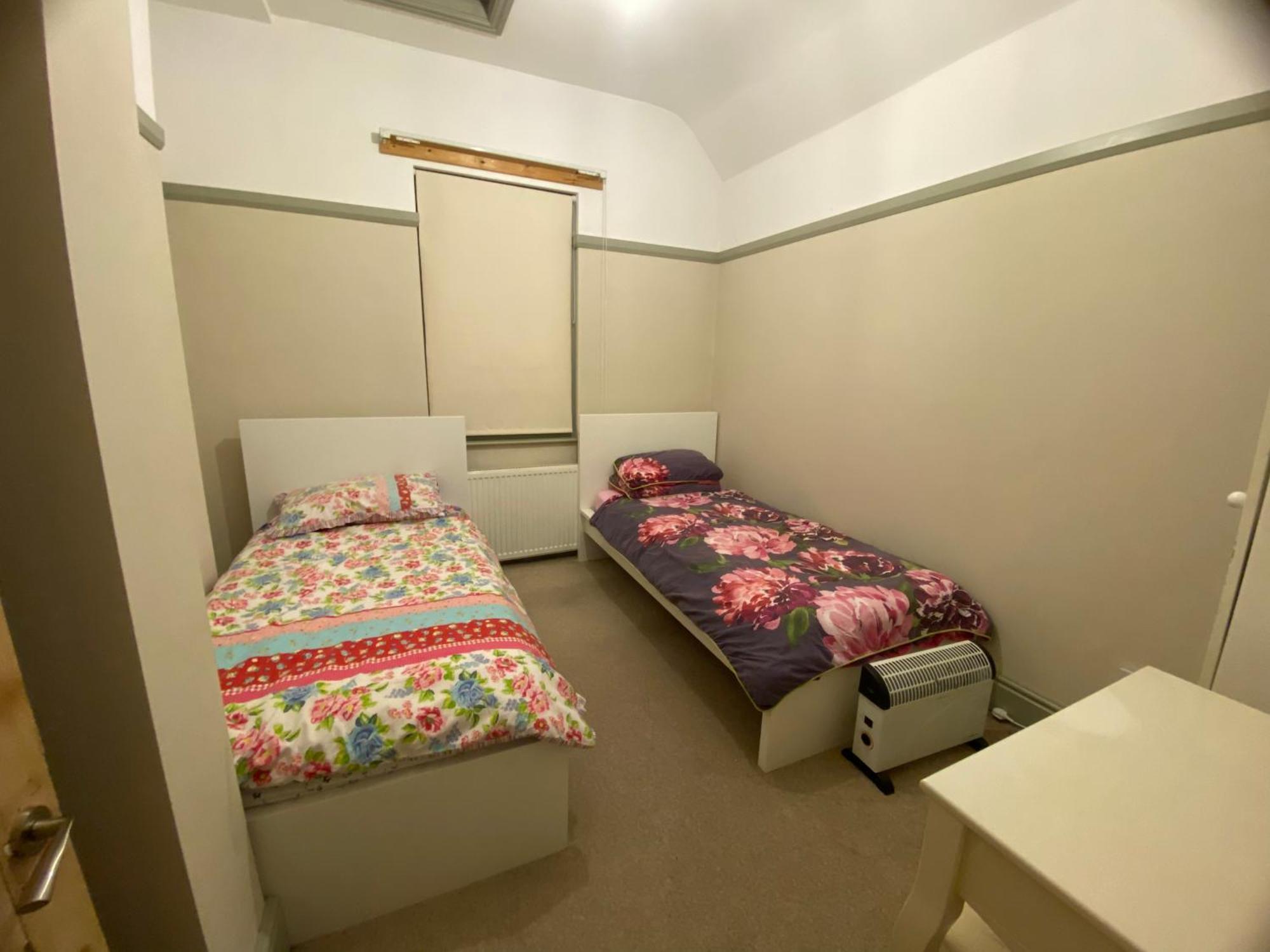 2 Bed House In Barrow Hill Sleeps 4 Holiday home