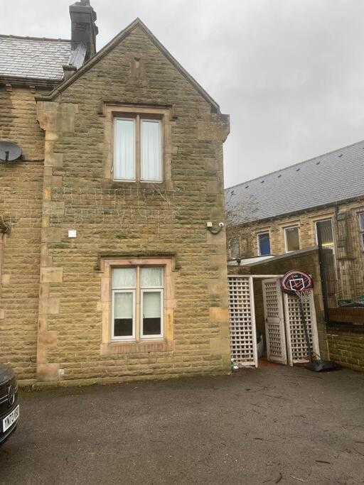 2 Bed House In Barrow Hill Sleeps 4 * Hollingwood