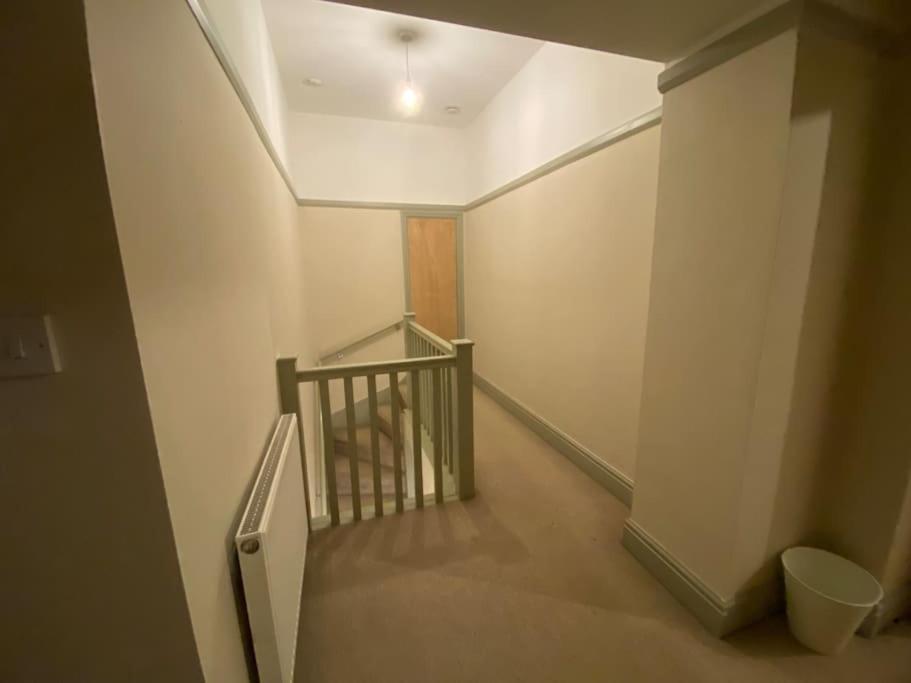 2 Bed House In Barrow Hill Sleeps 4