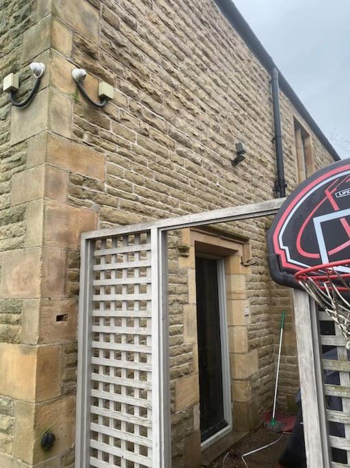 2 Bed House In Barrow Hill Sleeps 4 * Hollingwood