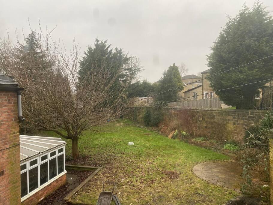 2 Bed House In Barrow Hill Sleeps 4 *